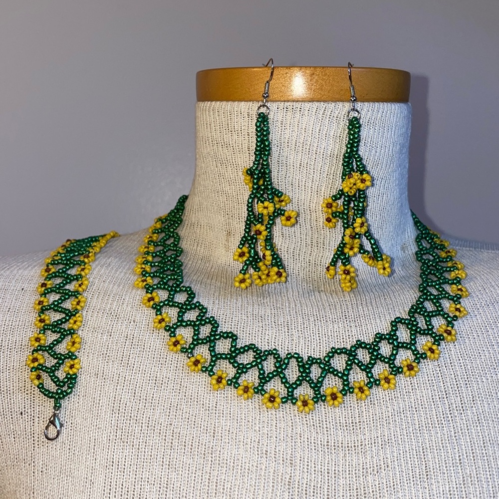 - handmade - necklace, bracket, earring. 3 piece set. Vines with flowers.